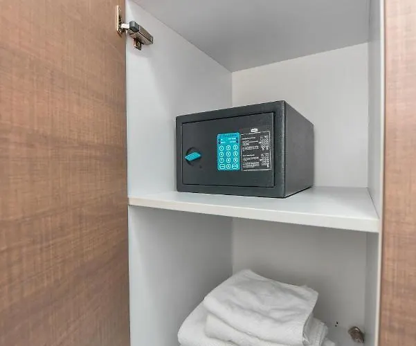 Ben Yehuda - Shabbat Friendly Apartment