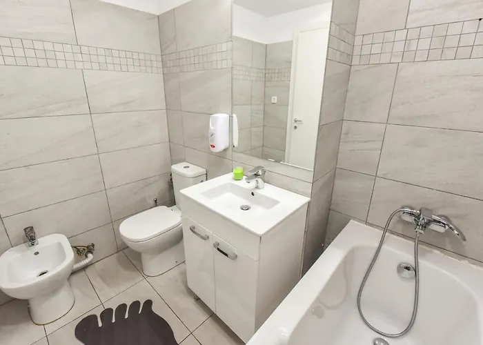 Ben Yehuda - Shabbat Friendly Apartment Bucharest