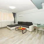 Ben Yehuda - Shabbat Friendly Apartamento Bucareste